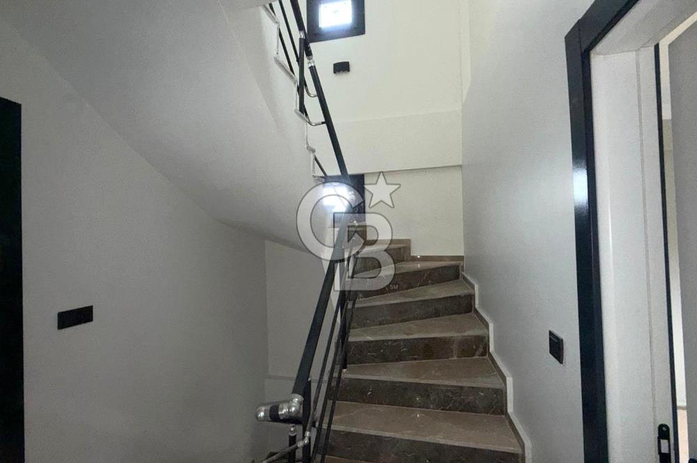 Dikili Cumhuriyet Mah. Çetin Emeç'te Satılık Müstakil 4+1 Villa