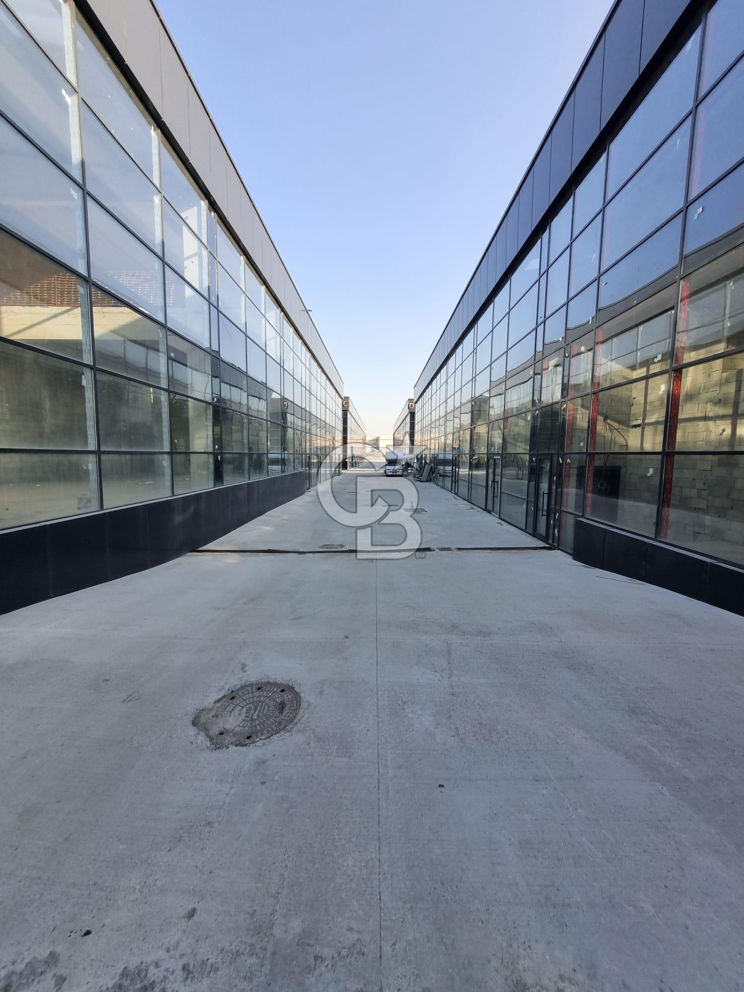 İSTANBUL YOLUNA ÇOK YAKIN MERKEZİ KONUMDA 170 M2 GİRİŞ DÜKKAN