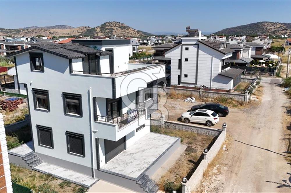 Dikili Cumhuriyet Mah. Çetin Emeç'te Satılık Müstakil 4+1 Villa