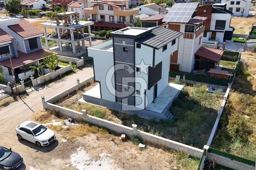 Dikili Cumhuriyet Mah. Çetin Emeç'te Satılık Müstakil 4+1 Villa