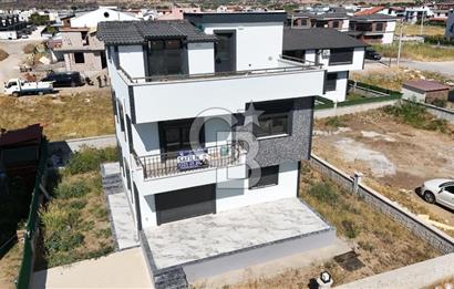Dikili Cumhuriyet Mah. Çetin Emeç'te Satılık Müstakil 4+1 Villa