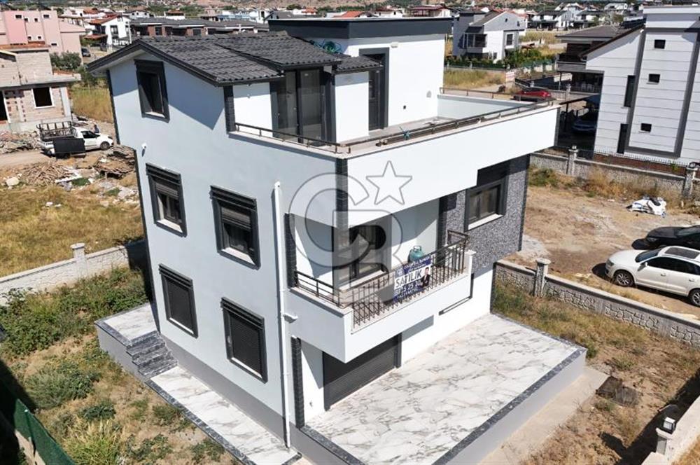 Dikili Cumhuriyet Mah. Çetin Emeç'te Satılık Müstakil 4+1 Villa