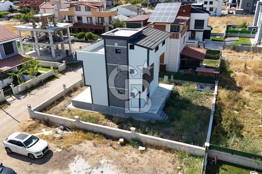 Dikili Cumhuriyet Mah. Çetin Emeç'te Satılık Müstakil 4+1 Villa