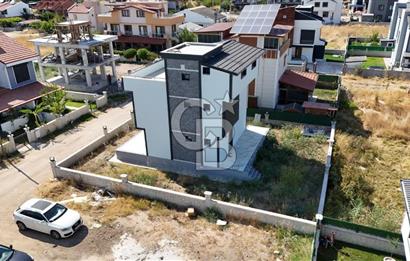 Dikili Cumhuriyet Mah. Çetin Emeç'te Satılık Müstakil 4+1 Villa