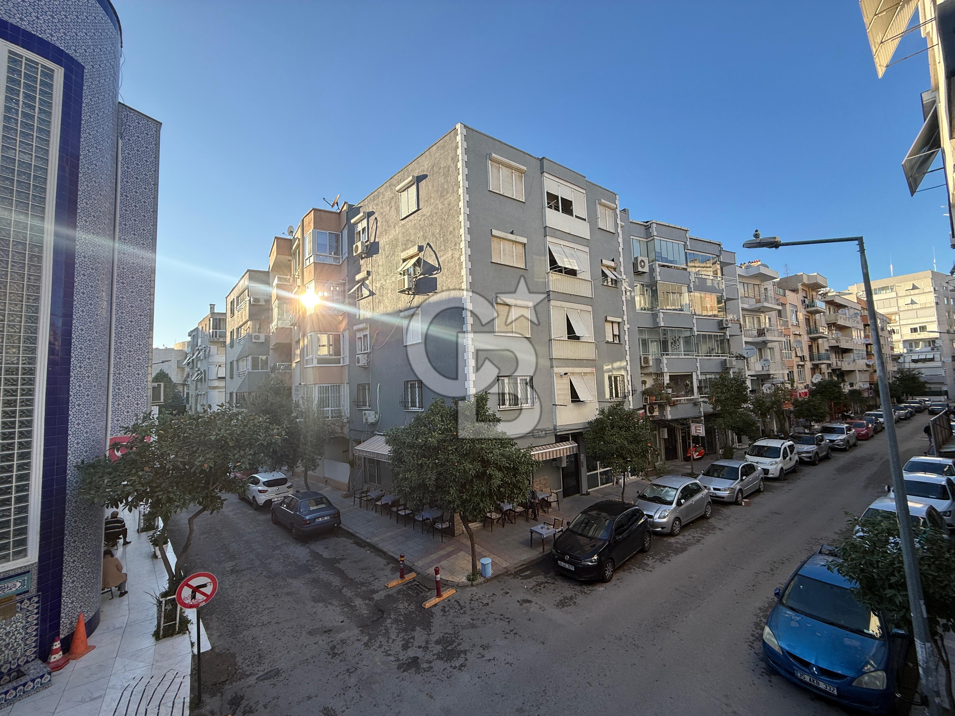 İzmir / Göztepe 34. Sokakta Köşe Konumlu 3+1