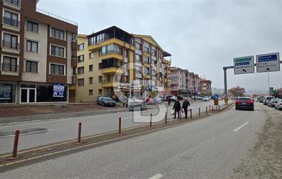 GÜNEŞEVLER MERKEZDE 320m² CADDE ÜZERİ, KOMPLE VİTRİNLİ KİRALIK