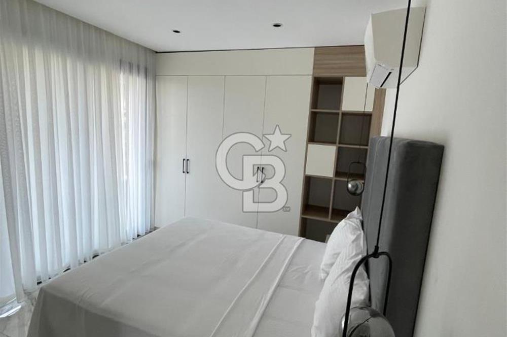 ÇEŞME'DE EŞYALI SATILIK YENİ EBEVEYN BANYOLU 1+1 DAİRE