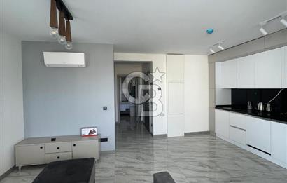 ÇEŞME'DE EŞYALI SATILIK YENİ EBEVEYN BANYOLU 1+1 DAİRE