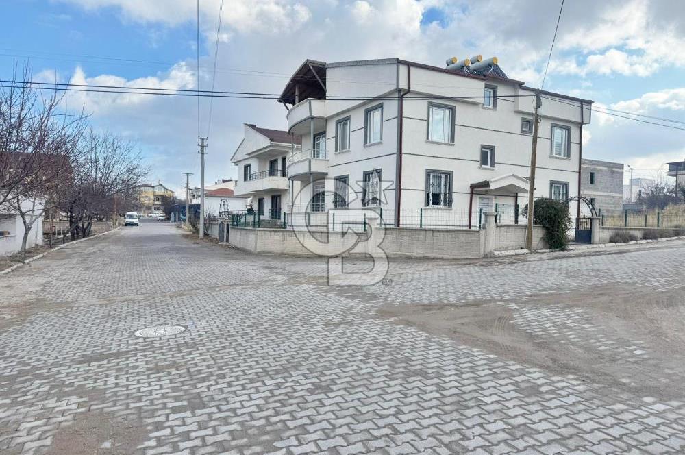 UÇHİSAR KALE YAKINI ATATÜRK BLV. DİBİ KALE MANZARALI TURİZME UYGUN YATIRIM FIRSATI