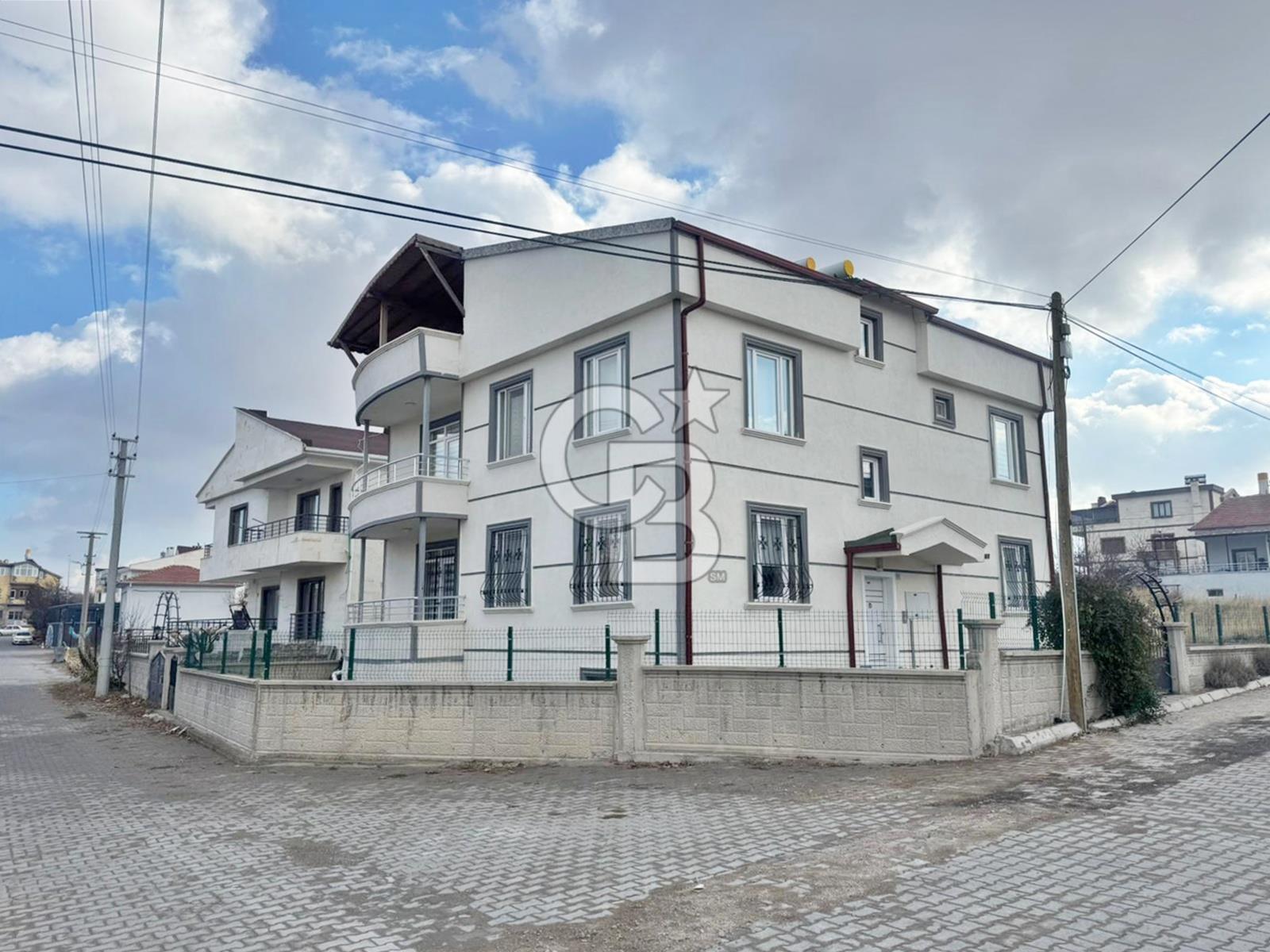 UÇHİSAR KALE YAKINI ATATÜRK BLV. DİBİ KALE MANZARALI TURİZME UYGUN YATIRIM FIRSATI