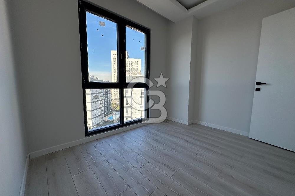 KARTAL KARLIKTEPEDE DENİZ MANZARALI 4+2 DUBLEKS SİTE İÇİ