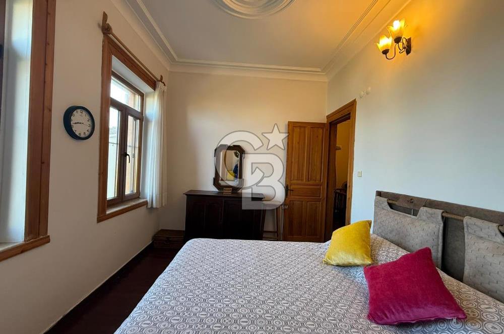 Urla İskelede Eşsiz Konumda Eşyalı Kiralık 2+1 Dubleks Daire