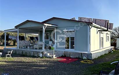 FOÇA FEVZİ ÇAKMAK MEVKİSİNDE ÜZERİNDE 2+1 PREFABRİK EV VE TARLA
