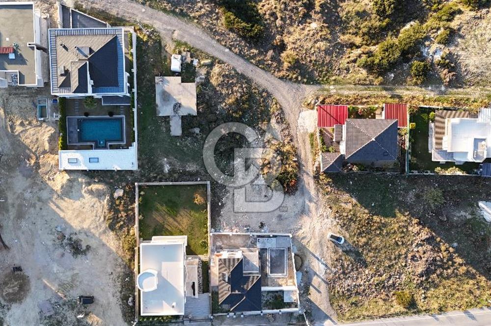 SEFERİHİSAR SIĞACIKTA SATILIK VİLLA İMARLI ARSA