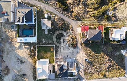 SEFERİHİSAR SIĞACIKTA SATILIK VİLLA İMARLI ARSA