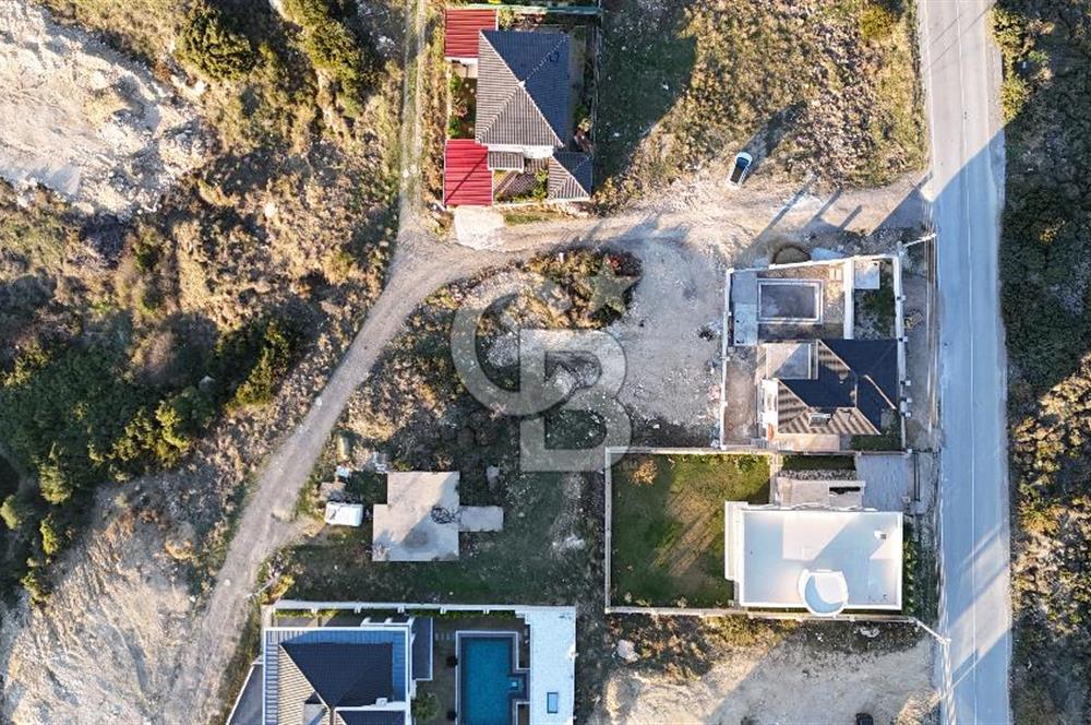 SEFERİHİSAR SIĞACIKTA SATILIK VİLLA İMARLI ARSA