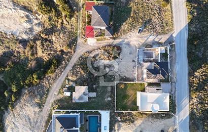 SEFERİHİSAR SIĞACIKTA SATILIK VİLLA İMARLI ARSA