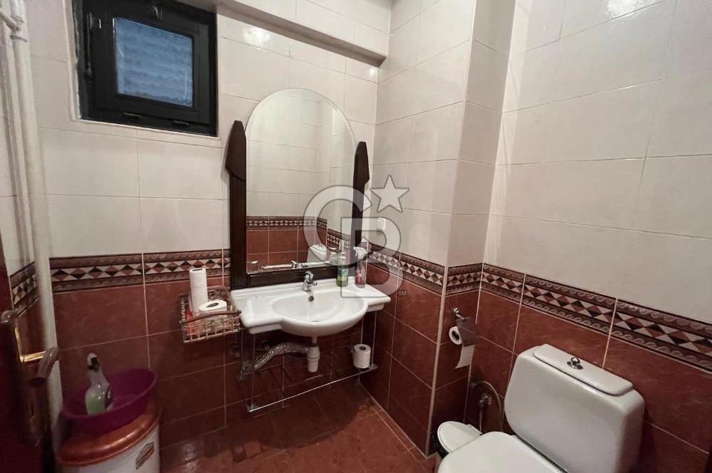 GÖLBAŞI KARŞIYAKA'DA GÖL MANZARALI TRİPLEKS SATILIK VİLLA