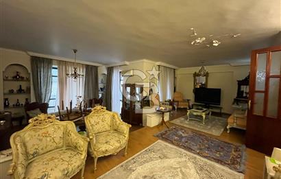 GÖLBAŞI KARŞIYAKA'DA GÖL MANZARALI TRİPLEKS SATILIK VİLLA