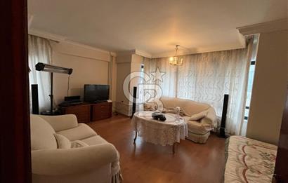 GÖLBAŞI KARŞIYAKA'DA GÖL MANZARALI TRİPLEKS SATILIK VİLLA