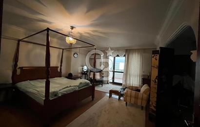 GÖLBAŞI KARŞIYAKA'DA GÖL MANZARALI TRİPLEKS SATILIK VİLLA