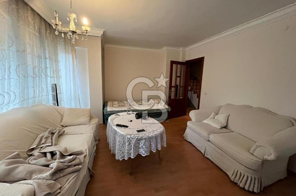 GÖLBAŞI KARŞIYAKA'DA GÖL MANZARALI TRİPLEKS SATILIK VİLLA