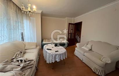 GÖLBAŞI KARŞIYAKA'DA GÖL MANZARALI TRİPLEKS SATILIK VİLLA