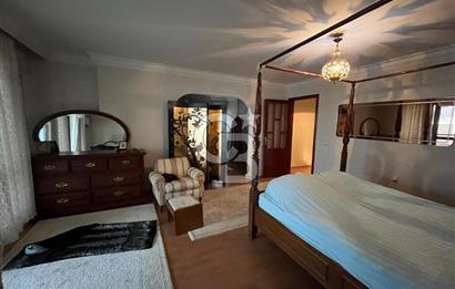 GÖLBAŞI KARŞIYAKA'DA GÖL MANZARALI TRİPLEKS SATILIK VİLLA