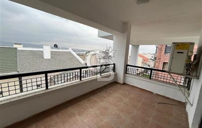 GÖLBAŞI KARŞIYAKA'DA GÖL MANZARALI TRİPLEKS SATILIK VİLLA