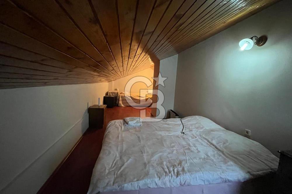 GÖLBAŞI KARŞIYAKA'DA GÖL MANZARALI TRİPLEKS SATILIK VİLLA