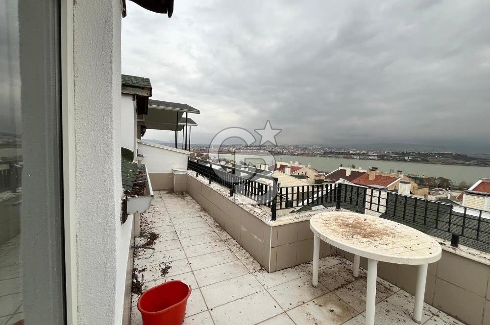 GÖLBAŞI KARŞIYAKA'DA GÖL MANZARALI TRİPLEKS SATILIK VİLLA