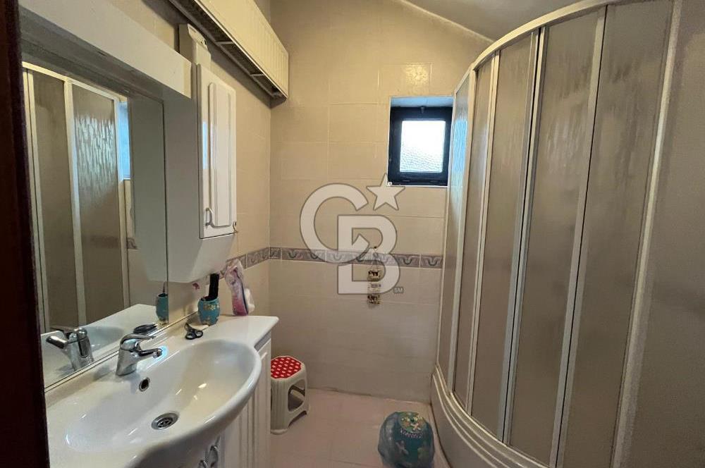 GÖLBAŞI KARŞIYAKA'DA GÖL MANZARALI TRİPLEKS SATILIK VİLLA