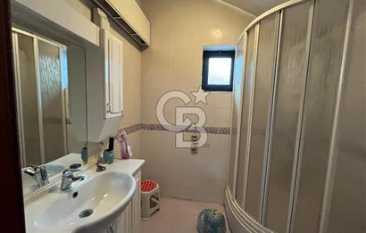 GÖLBAŞI KARŞIYAKA'DA GÖL MANZARALI TRİPLEKS SATILIK VİLLA