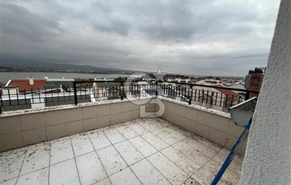 GÖLBAŞI KARŞIYAKA'DA GÖL MANZARALI TRİPLEKS SATILIK VİLLA