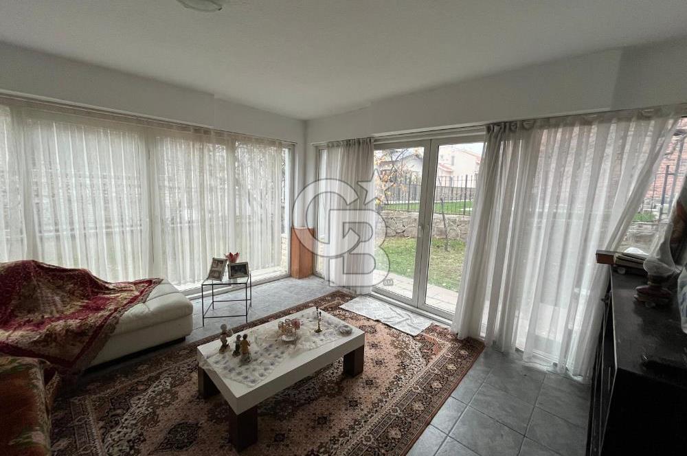 GÖLBAŞI KARŞIYAKA'DA GÖL MANZARALI TRİPLEKS SATILIK VİLLA