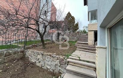 GÖLBAŞI KARŞIYAKA'DA GÖL MANZARALI TRİPLEKS SATILIK VİLLA