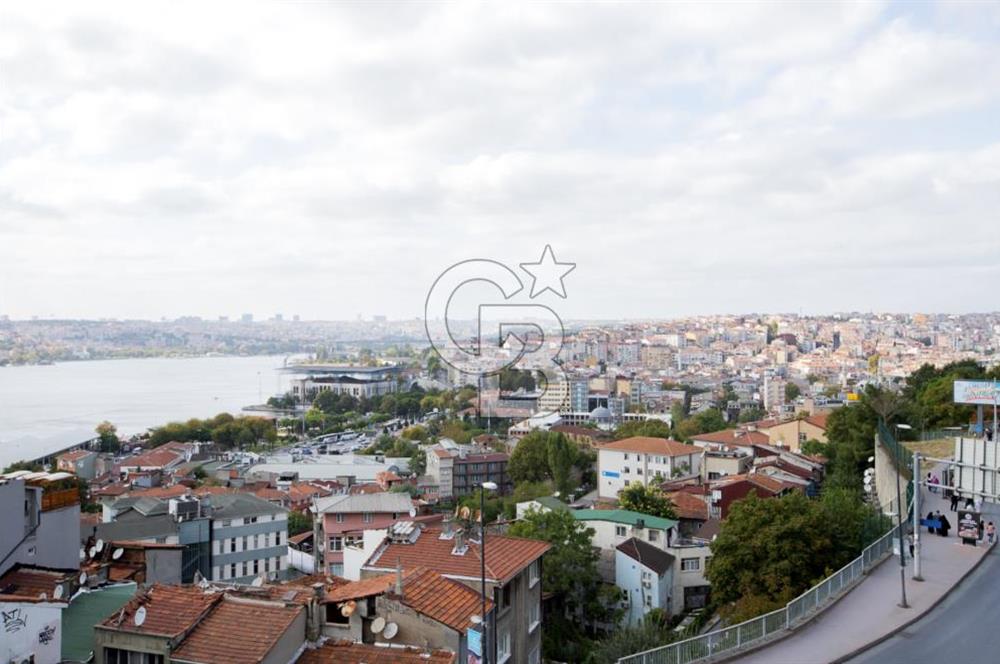 Şişhane'de Cadde üzerinde Kesintisiz Haliç Manzaralı Satılık