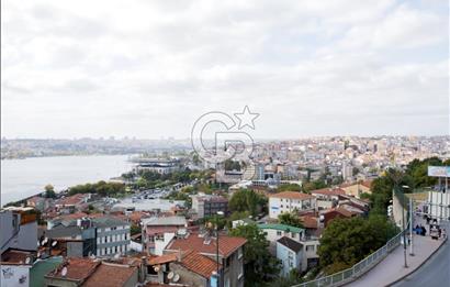 Şişhane'de Cadde üzerinde Kesintisiz Haliç Manzaralı Satılık