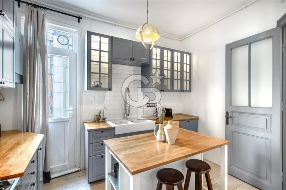 Şişhane'de Cadde üzerinde Kesintisiz Haliç Manzaralı Satılık