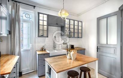 Şişhane'de Cadde üzerinde Kesintisiz Haliç Manzaralı Satılık