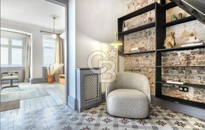 Şişhane'de Cadde üzerinde Kesintisiz Haliç Manzaralı Satılık