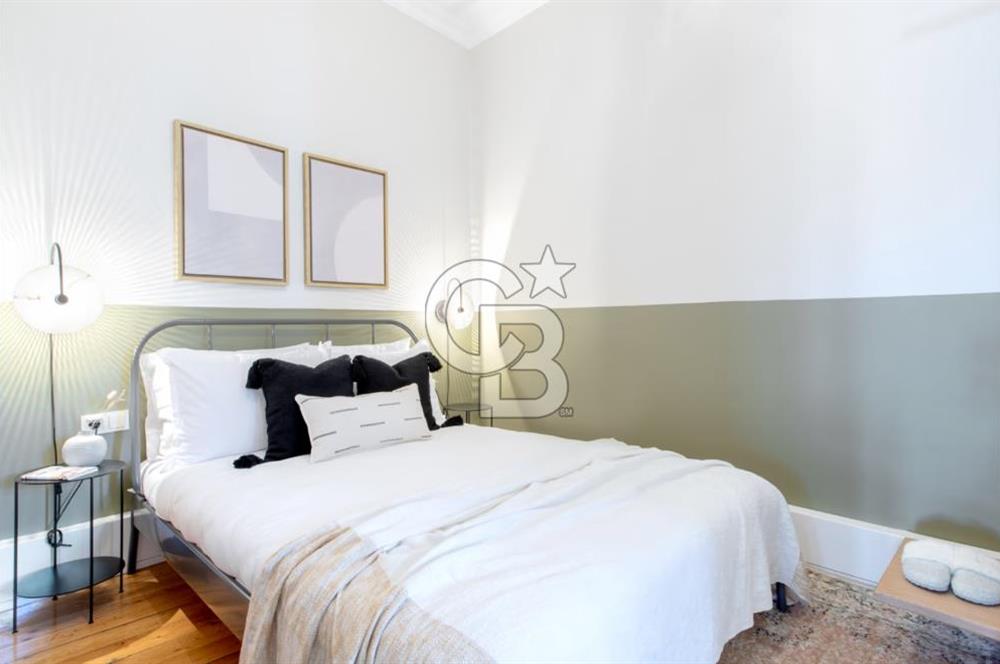 Şişhane'de Cadde üzerinde Kesintisiz Haliç Manzaralı Satılık