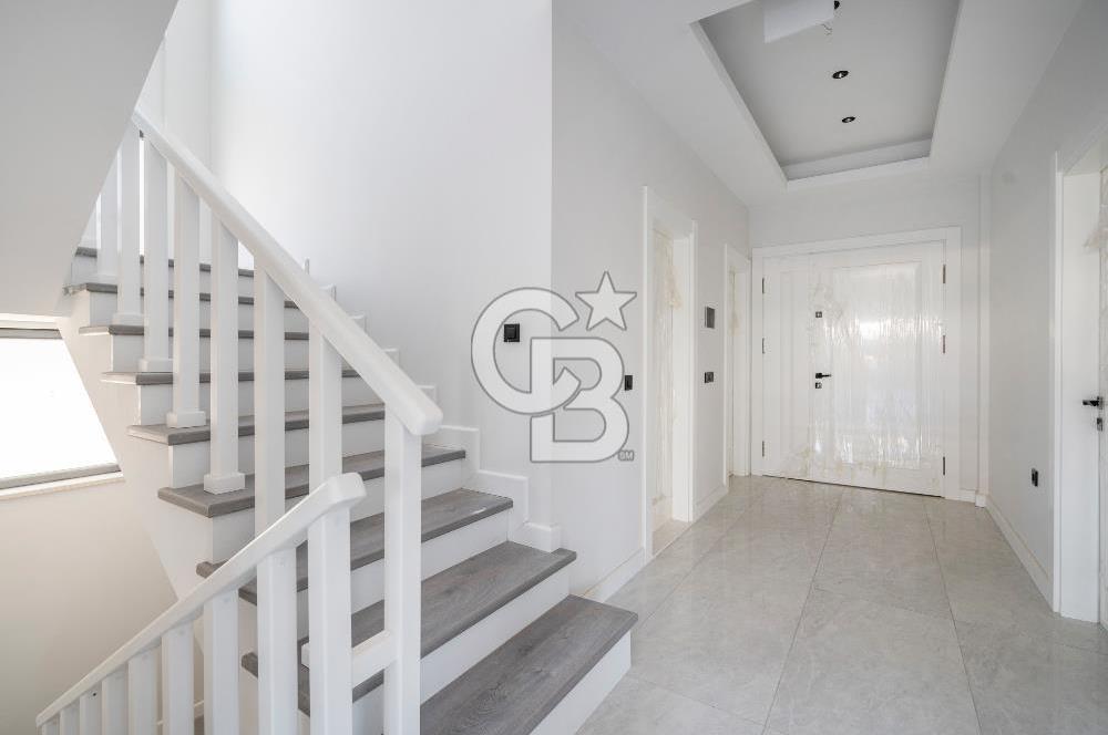 GÜMÜŞTEPE'DE SİTE İÇİ HAVUZLU KAPALI OTOPARKLI SATILIK 6+1 VİLLA