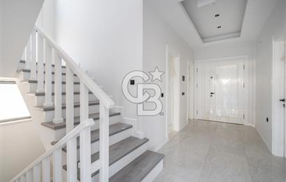 GÜMÜŞTEPE'DE SİTE İÇİ HAVUZLU KAPALI OTOPARKLI SATILIK 6+1 VİLLA