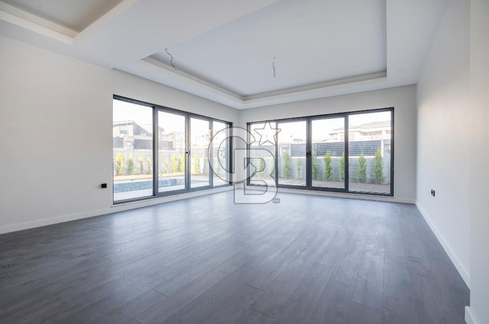 GÜMÜŞTEPE'DE SİTE İÇİ HAVUZLU KAPALI OTOPARKLI SATILIK 6+1 VİLLA