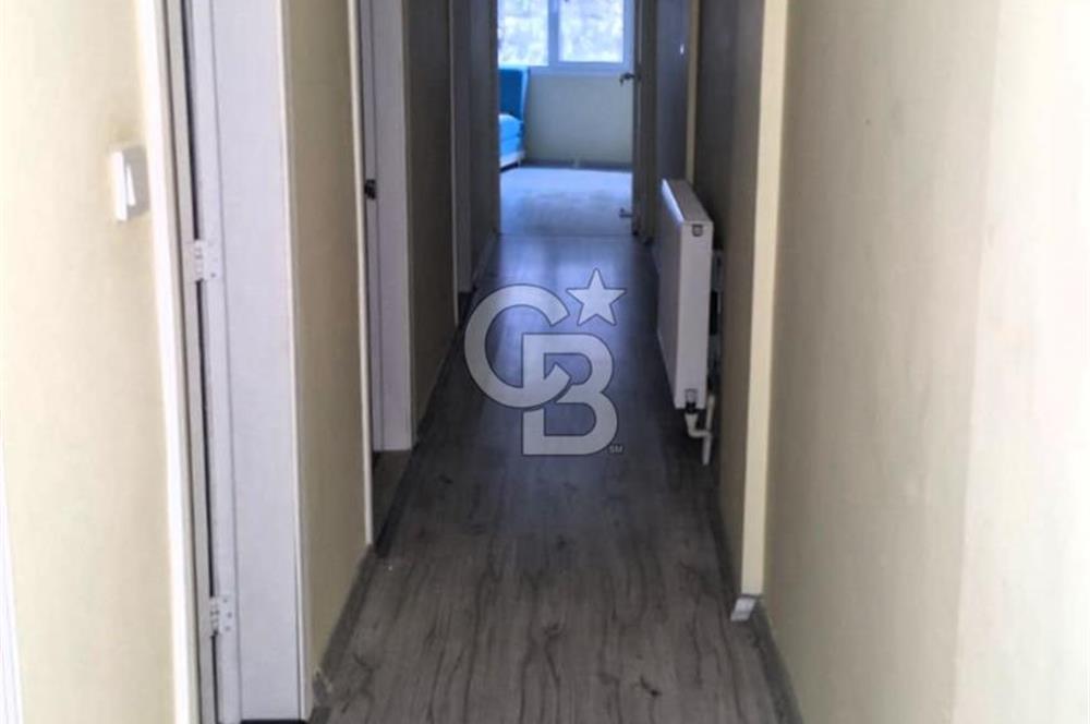 Göztepe’de Sahile Çok Yakın Asansörlü Ara Kat 3+1