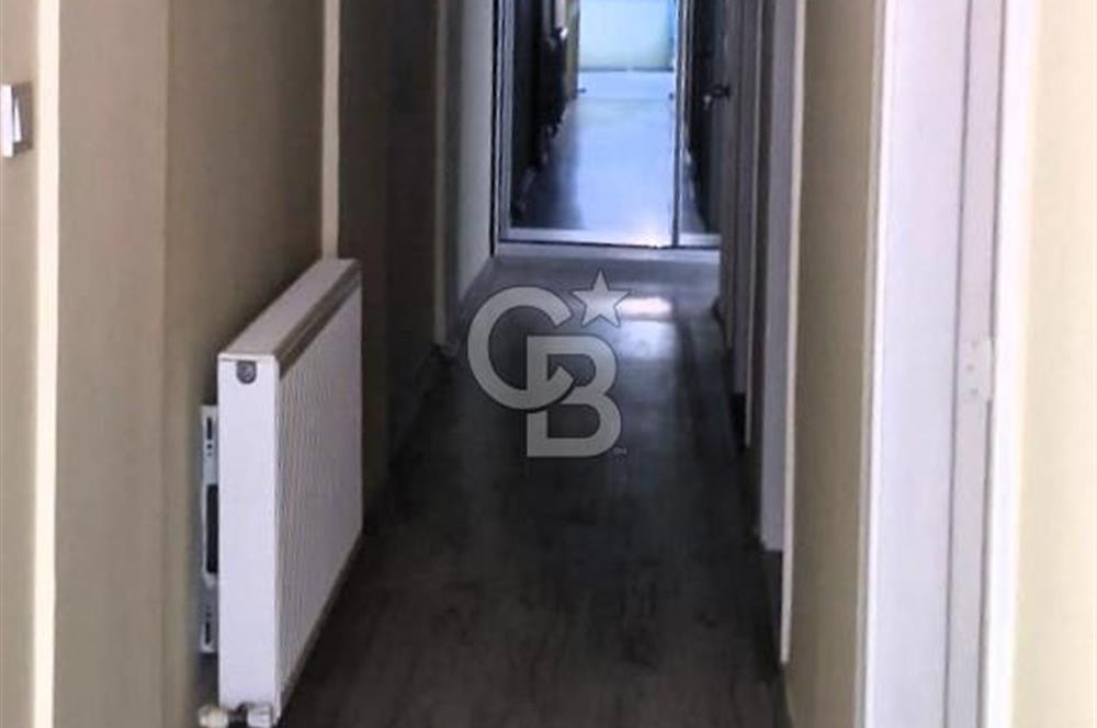 Göztepe’de Sahile Çok Yakın Asansörlü Ara Kat 3+1