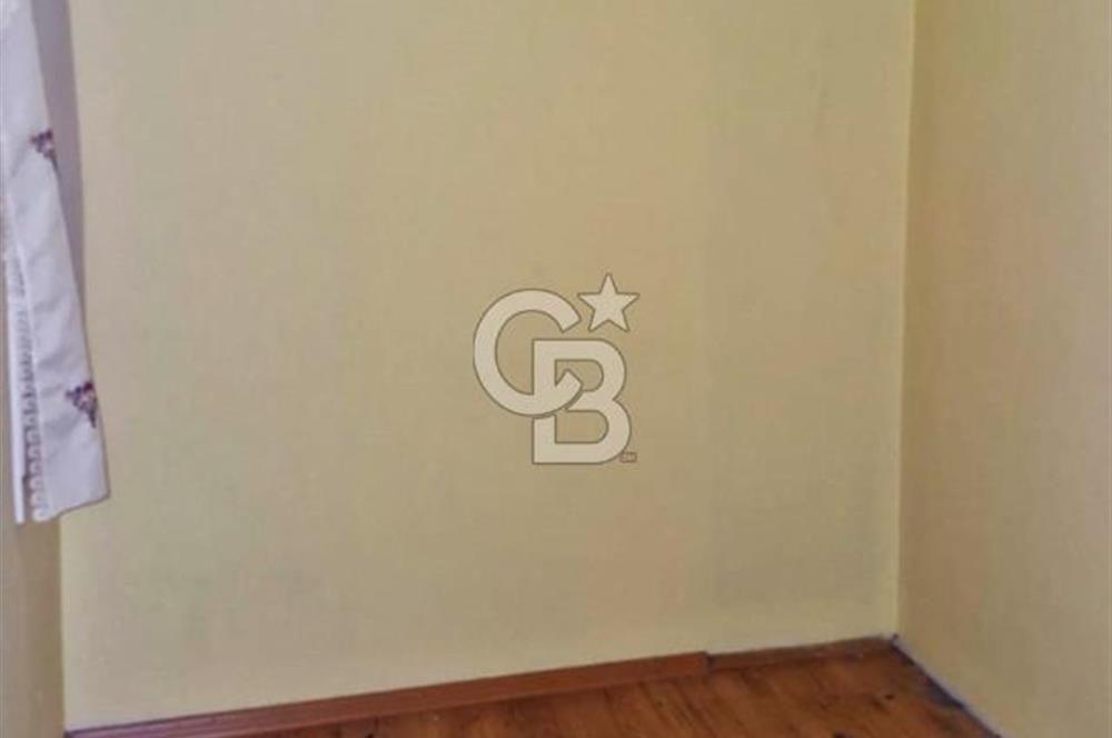 Göztepe’de Sahile Çok Yakın Asansörlü Ara Kat 3+1