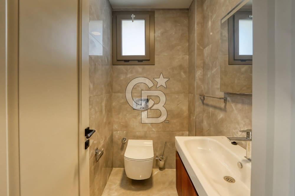 FOÇA'DA SATILIK DENİZ MANZARALI ASANSÖRLÜ HAVUZLU MUHTEŞEM VİLLA