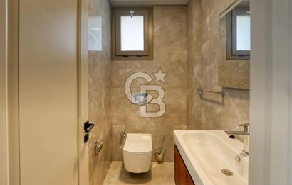 FOÇA'DA SATILIK DENİZ MANZARALI ASANSÖRLÜ HAVUZLU MUHTEŞEM VİLLA